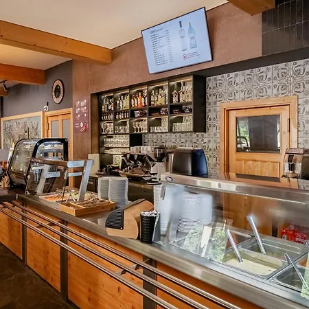 Gorski Kuznice לינה וארוחת בוקר